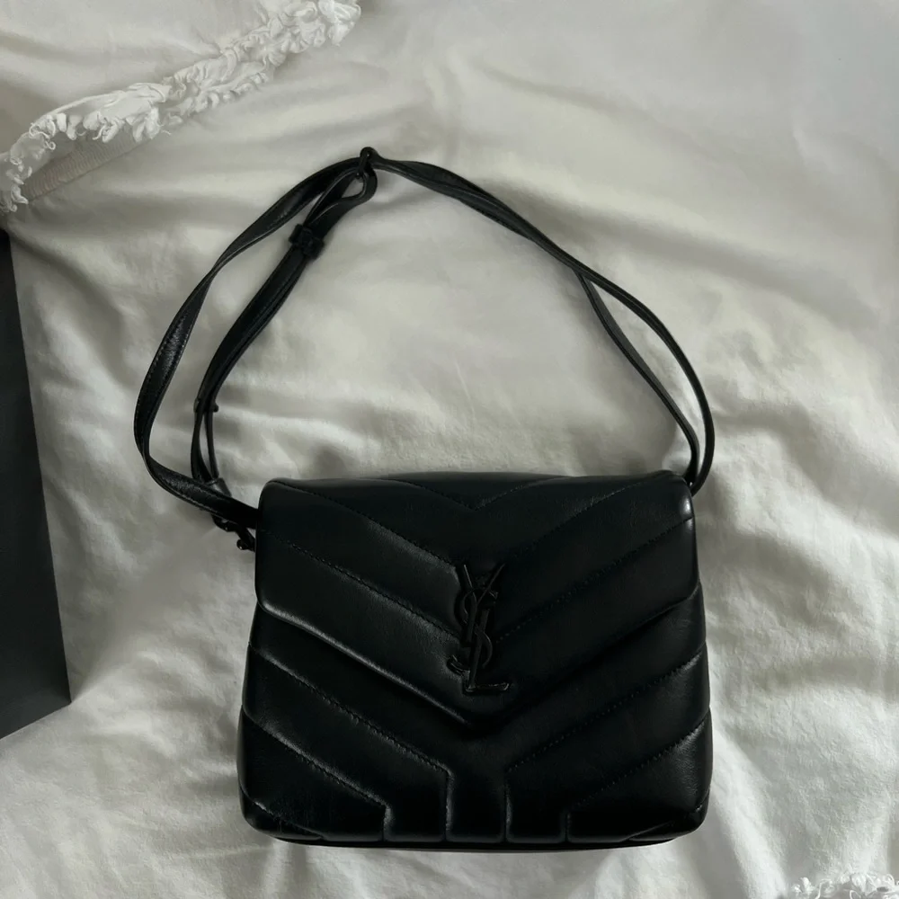 YSL LOULOU TOY STRAP BAG IN MATELASSÉ "Y" LEATHER - Picture 3 of 7